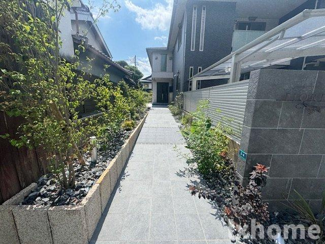 FIOREのエントランス|建物の内部です