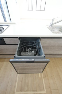 【キッチン】 | 【仲介手数料無料！！】日野市三沢5丁目　新築戸建て（全2棟）1号棟　5299万円 | 食器洗い乾燥機