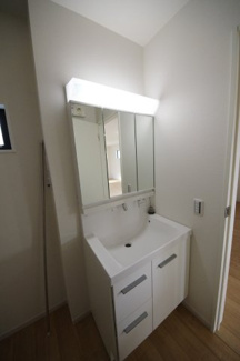 【独立洗面台】 | 【仲介手数料無料！！】日野市三沢5丁目　新築戸建て（全2棟）1号棟　5299万円