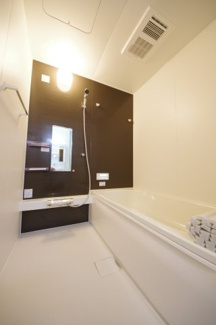 【浴室】 | 【仲介手数料無料！！】日野市三沢5丁目　新築戸建て（全2棟）1号棟　5299万円