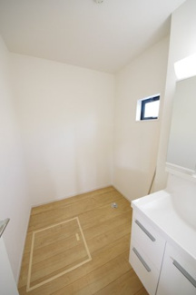 【脱衣所】 | 【仲介手数料無料！！】日野市三沢5丁目　新築戸建て（全2棟）1号棟　5299万円