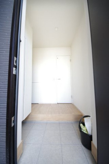 【玄関】 | 【仲介手数料無料！！】日野市三沢5丁目　新築戸建て（全2棟）1号棟　5299万円