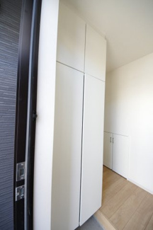 【収納】 | 【仲介手数料無料！！】日野市三沢5丁目　新築戸建て（全2棟）1号棟　5299万円 | 玄関収納
