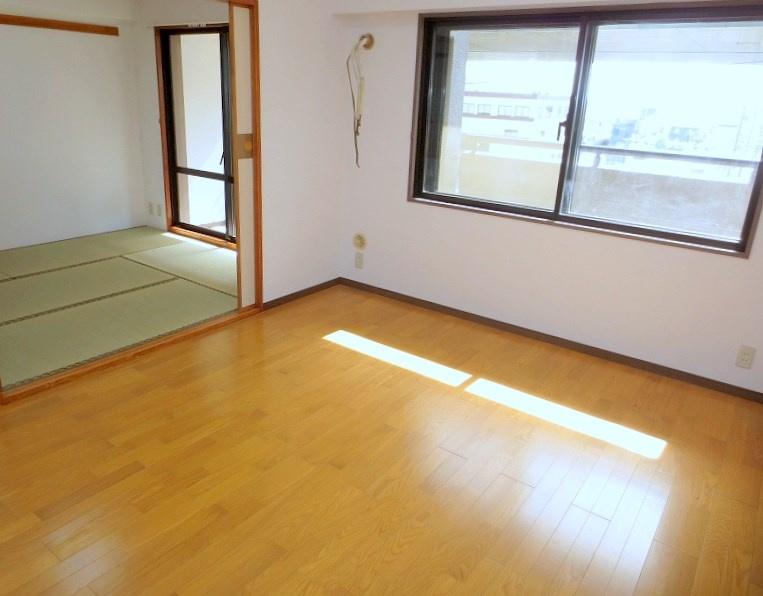 ラミーユ浦和ハイライズファースト・キャッスルの居間・リビング|こちらの居間で趣味の時間をお楽しみください