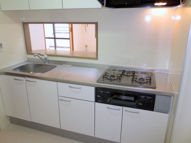 ラミーユ浦和ハイライズファースト・キャッスルのキッチン|お料理しやすいキッチンです