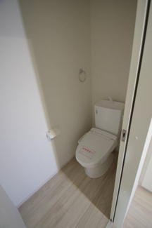 【トイレ】 | 【仲介手数料無料！！】日野市三沢5丁目　新築戸建て（全2棟）2号棟　4999万円 | 1階トイレ