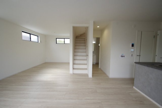 【居間・リビング】 | 【仲介手数料無料！！】日野市三沢5丁目　新築戸建て（全2棟）2号棟　4999万円