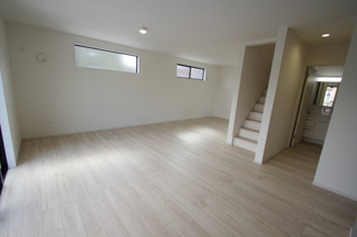 【居間・リビング】 | 【仲介手数料無料！！】日野市三沢5丁目　新築戸建て（全2棟）2号棟　4999万円