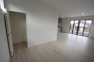 【居間・リビング】 | 【仲介手数料無料！！】日野市三沢5丁目　新築戸建て（全2棟）2号棟　4999万円