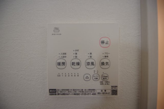 【冷暖房・空調設備】 | 【仲介手数料無料！！】日野市三沢5丁目　新築戸建て（全2棟）2号棟　4999万円 | 浴室暖房・乾燥・換気・涼風（洗濯物も干せます）