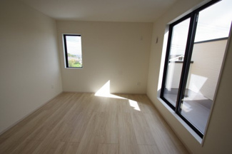 【寝室】 | 【仲介手数料無料！！】日野市三沢5丁目　新築戸建て（全2棟）2号棟　4999万円