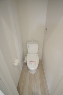 【トイレ】 | 【仲介手数料無料！！】日野市三沢5丁目　新築戸建て（全2棟）2号棟　4999万円 | 2階トイレ