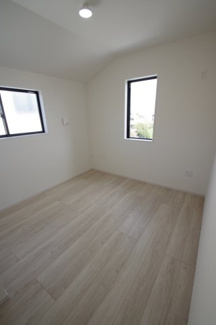 【洋室】 | 【仲介手数料無料！！】日野市三沢5丁目　新築戸建て（全2棟）2号棟　4999万円 | 洋室5帖