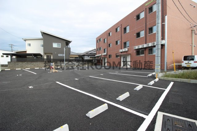 Miracle Gardenの駐車場|駐車場があるので、車を買う予定の方も安心です