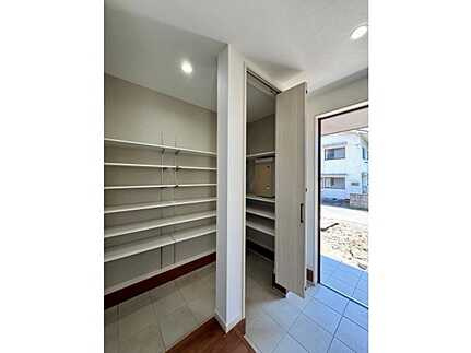 広島市安佐南区上安2丁目　新築一戸建て(全3棟)の玄関