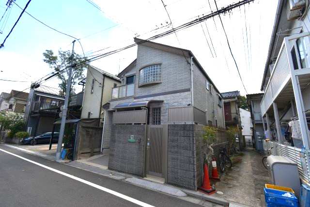 西荻北5丁目・中古戸建の前面道路含む現地写真