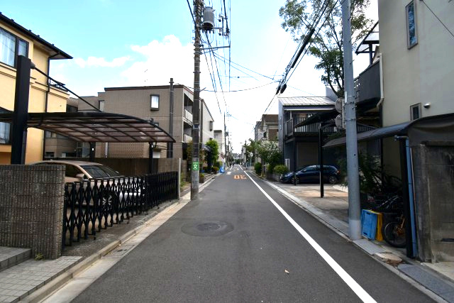 西荻北5丁目・中古戸建の前面道路含む現地写真
