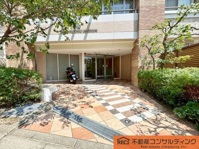 ワコーレ六甲上野通のエントランス