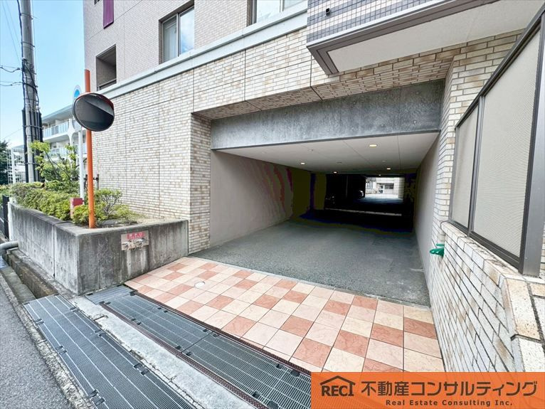 ワコーレ六甲上野通の駐車場