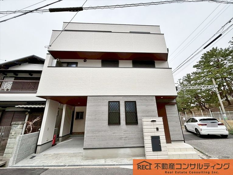 西宮市小松南町一丁目　新築戸建の外観|角地につき開放感があります