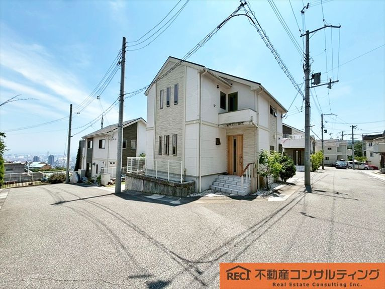 神戸市灘区篠原伯母野山3丁目　中古戸建の前面道路含む現地写真