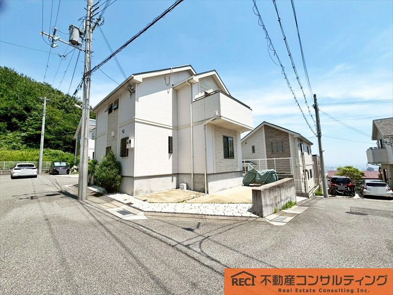 神戸市灘区篠原伯母野山3丁目　中古戸建の前面道路含む現地写真