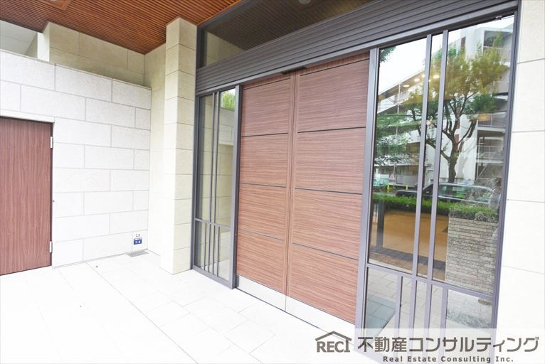 ワコーレ ザ・六甲プレミアムのエントランス