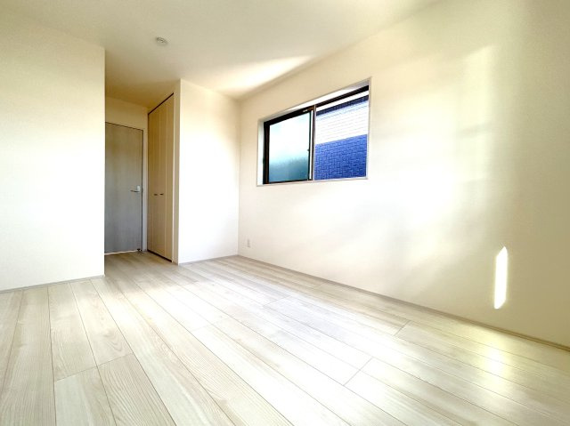 全３区画★完成物件につき即入居可★リーブルガーデン亀岡市千代川町３期の洋室|洋室