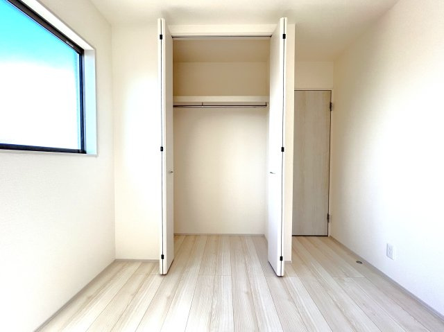 全３区画★完成物件につき即入居可★リーブルガーデン亀岡市千代川町３期の収納|クローゼット