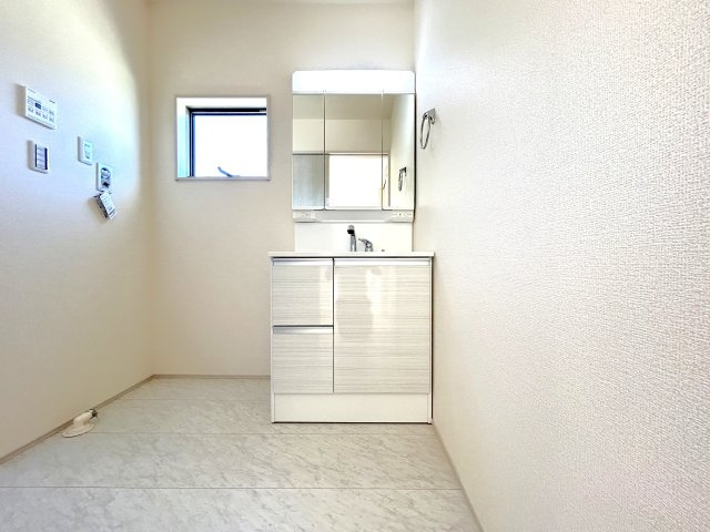 全３区画★完成物件につき即入居可★リーブルガーデン亀岡市千代川町３期の独立洗面台|洗面化粧台