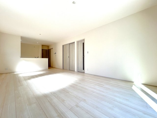 全３区画★完成物件につき即入居可★リーブルガーデン亀岡市千代川町３期の居間・リビング|リビング