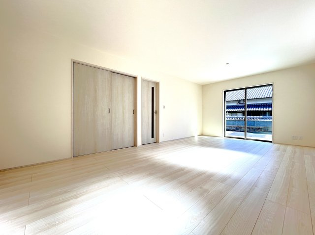 全３区画★完成物件につき即入居可★リーブルガーデン亀岡市千代川町３期の居間・リビング|リビング