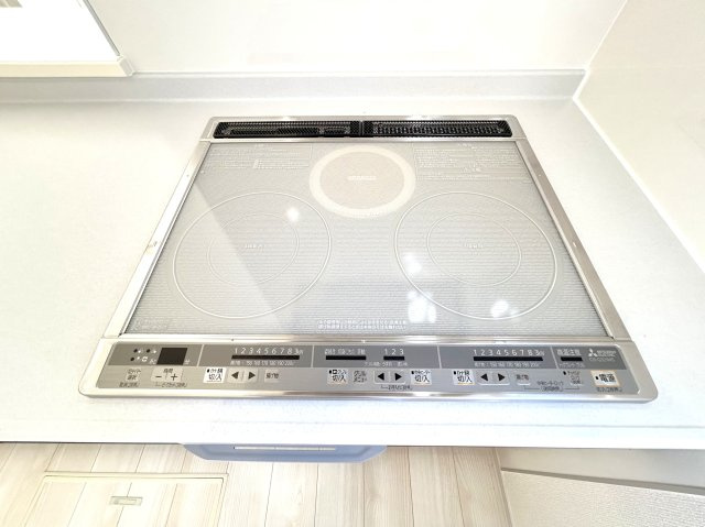 全３区画★完成物件につき即入居可★リーブルガーデン亀岡市千代川町３期のキッチン|ＩＨクッキングヒーター
