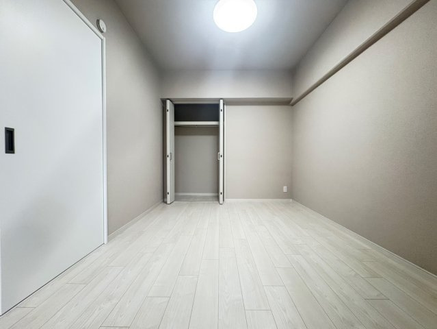 ハイム伏見B棟の洋室