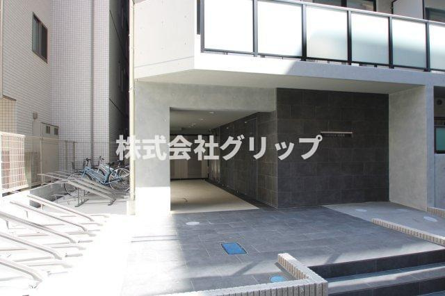 クレヴィスタ阪東橋のエントランス