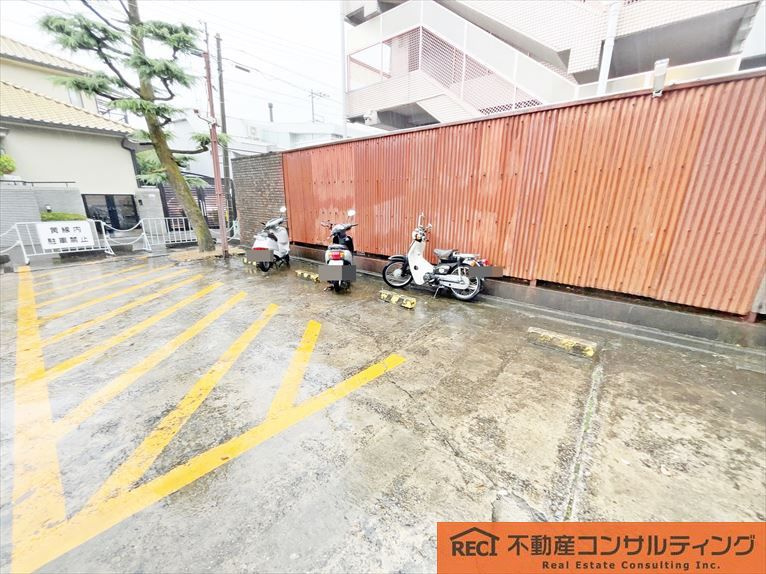 メゾン西宮の駐車場