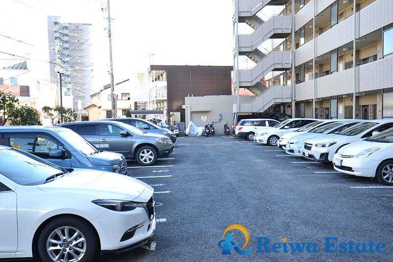 アザリア茅ヶ崎の駐車場