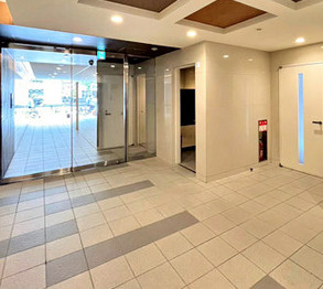 ラルジュルーセントオーデン難波のエントランス