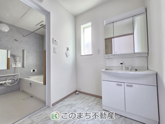 【洗面所】 | ハートフルタウン東武江曽島駅2期　A号棟 | シャンプードレッサーで朝の身支度♪伸びるホースでお掃除も簡単清潔です！