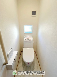 【トイレ】 | ハートフルタウン東武江曽島駅2期　A号棟 | 小窓から換気ができて清潔なトイレスペース☆