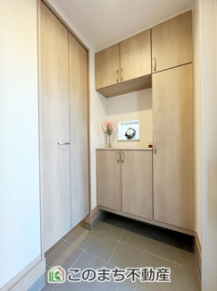 【玄関】 | ハートフルタウン東武江曽島駅2期　A号棟 | 広々とした玄関スペース♪たくさんの靴を収納できる下駄箱もございます。