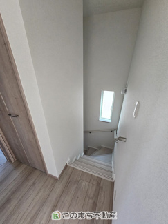 【内装】 | ハートフルタウン東武江曽島駅2期　A号棟 | 手すり付きで小さなお子様にも安心の階段スペースです☆
