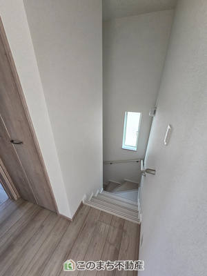【内装】 | ハートフルタウン東武江曽島駅2期　A号棟 | 手すり付きで小さなお子様にも安心の階段スペースです☆