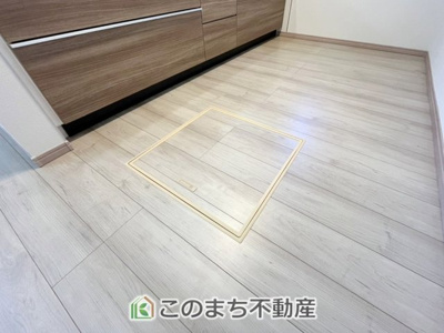 【収納】 | ハートフルタウン東武江曽島駅2期　A号棟 | 床下収納は意外と容量があり、日常のストックにも大活躍です♪