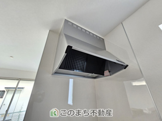 【キッチン】 | ハートフルタウン東武江曽島駅2期　A号棟 | お料理の匂いもスッキリ♪シンプルデザインで掃除も簡単‼