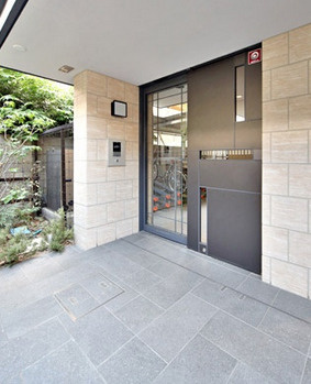 アザレア梅田のエントランス