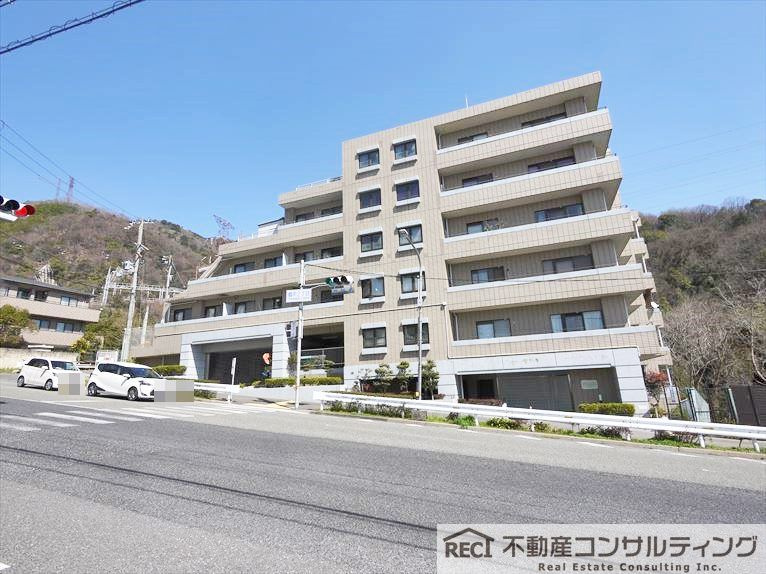 ドムール六甲山手の外観