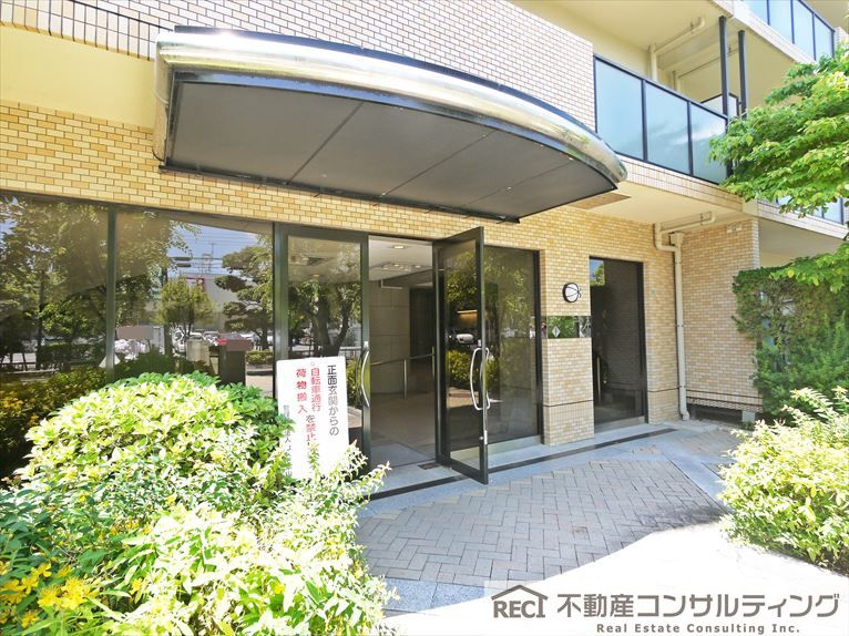 コスモ本山のエントランス