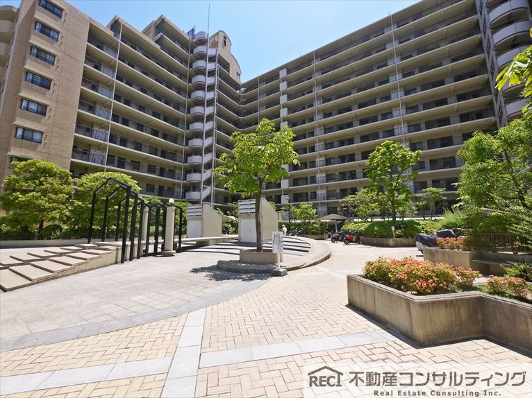 コスモ本山の外観|本山南小学校まで徒歩6分