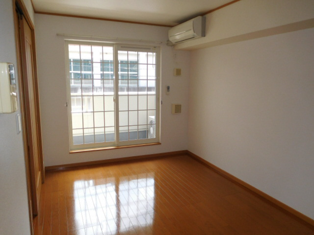 ピエデルモンテⅡの居間・リビング